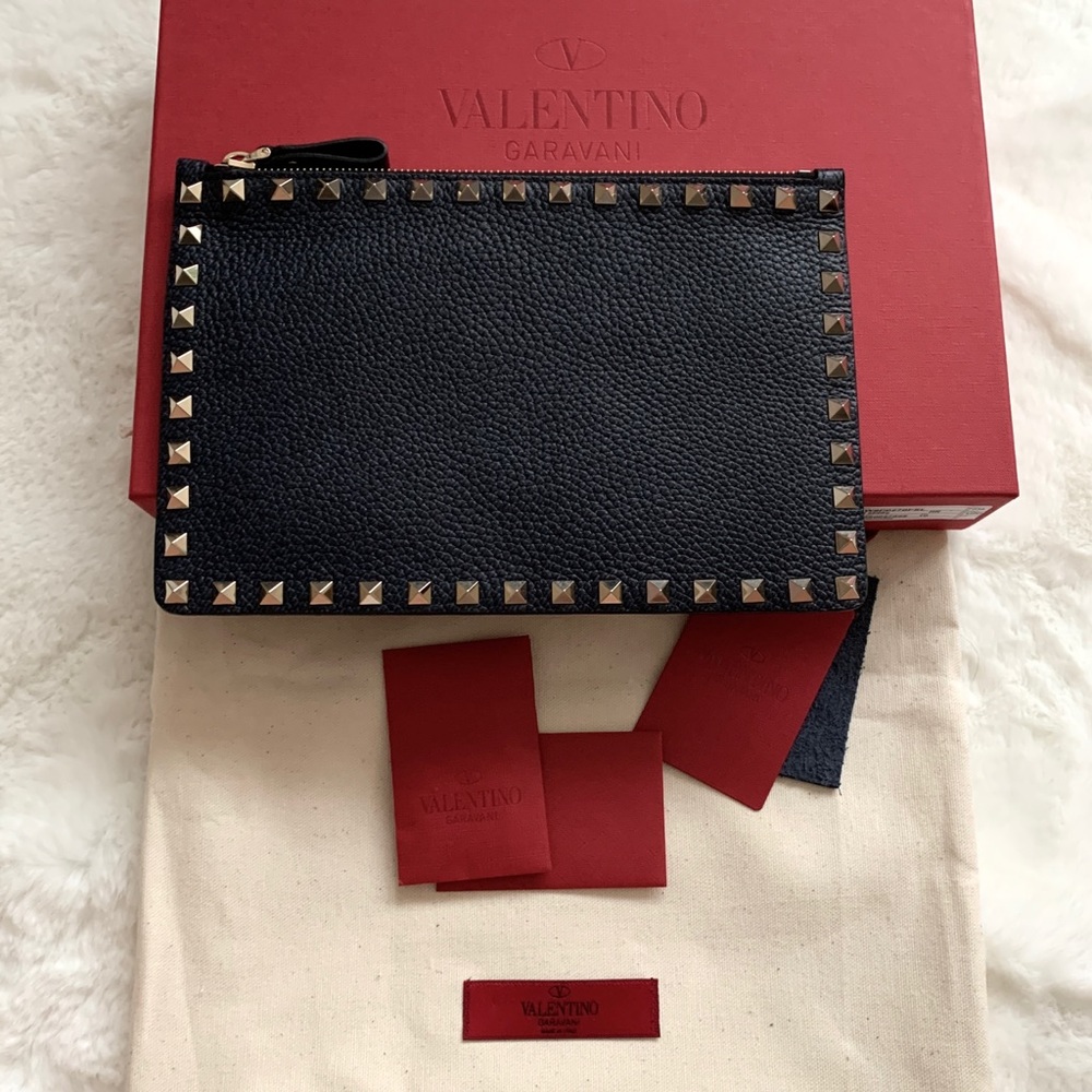 NEW Authentic Valentino Rockstud Leather Pouch